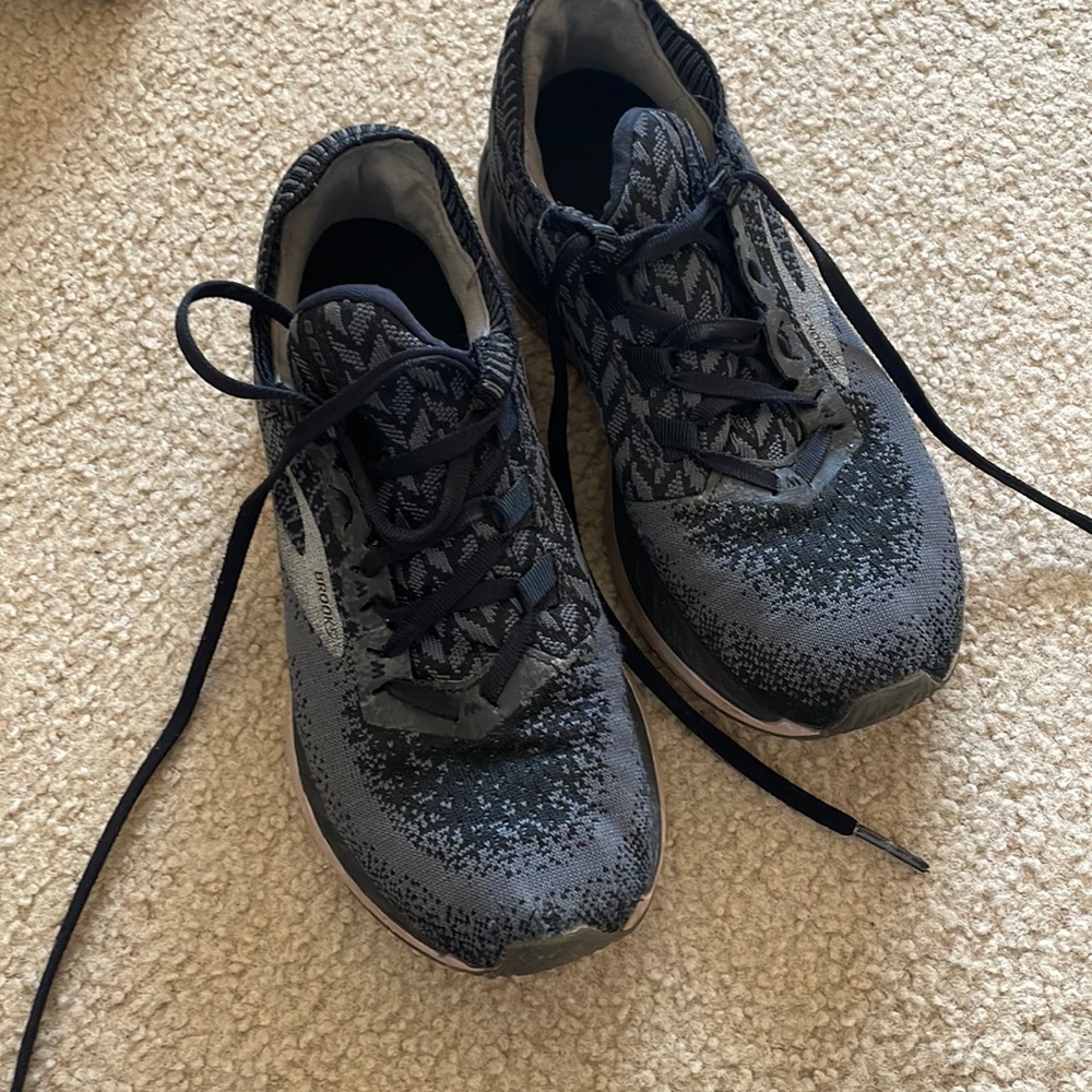 brooks running shoes